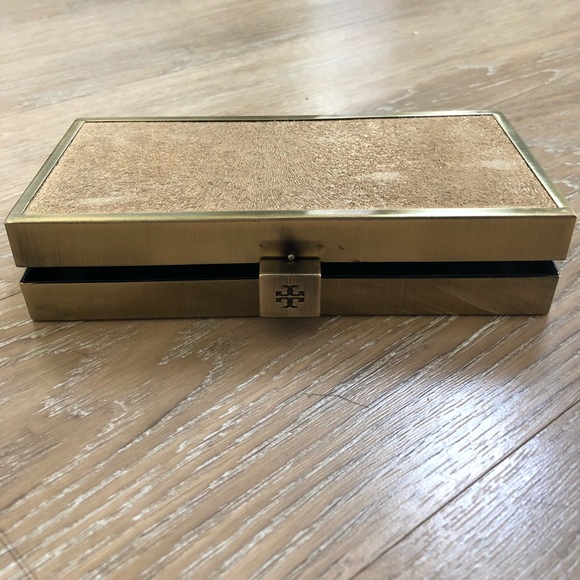 tory burch box clutch